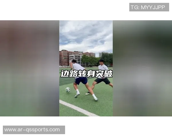掌握足球转身技巧的秘诀与实用训练方法分享 掌握足球转身技巧的秘诀与实用训练方法分享